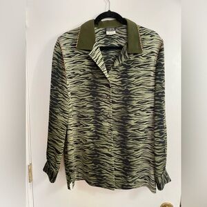 VTG Click Women’s Olive Green & Black Button Down Tiger Mobwife Print Top s14